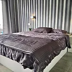 Luxury Renevapartment Island Village Apartment