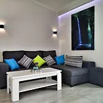Luxury Renevapartment Island Village *