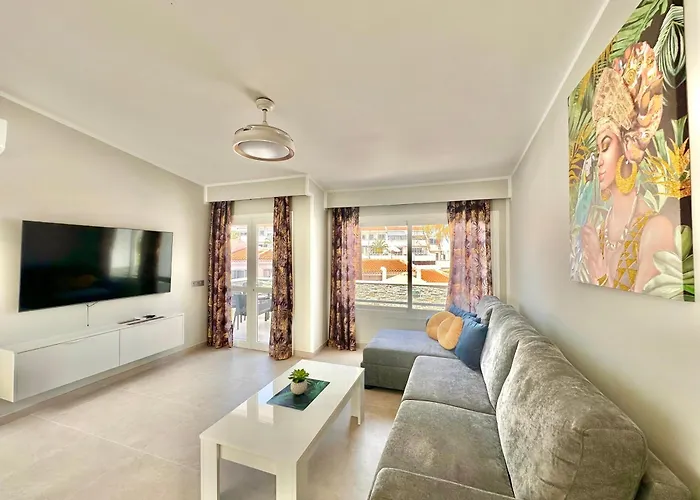 Апартаменты Luxury Renevapartment Island Village Адехе