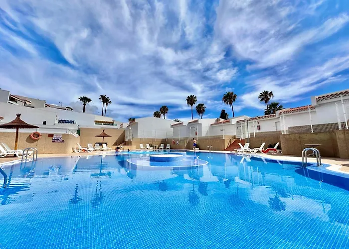 Luxury Renevapartment Island Village * Адехе