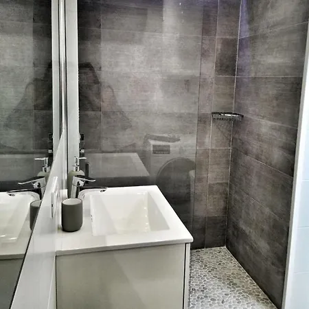 Luxury Renevapartment Island Village Apartment *